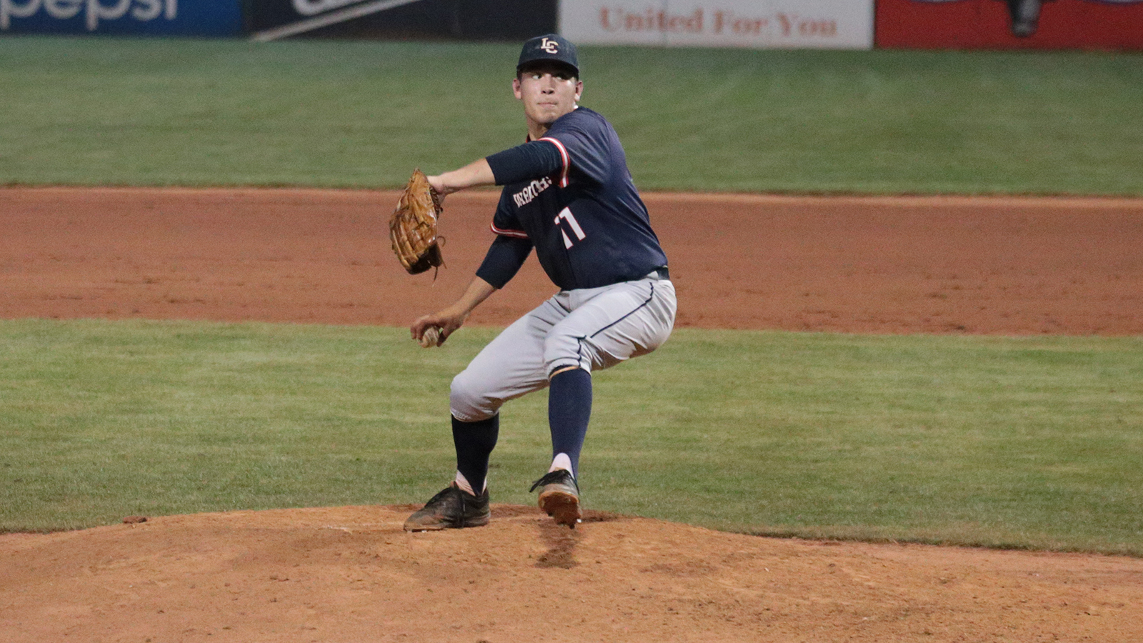 Lewis-Clark State Holds Off St. Thomas, 6-5