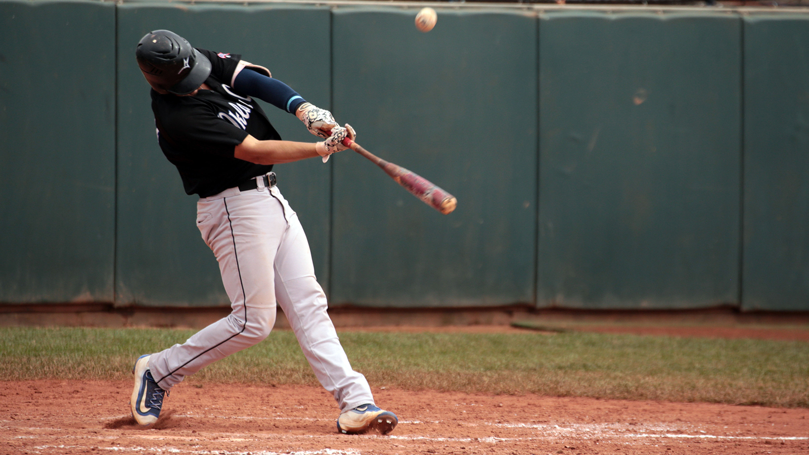 Oklahoma City Powers Past Reinhardt, 10-3