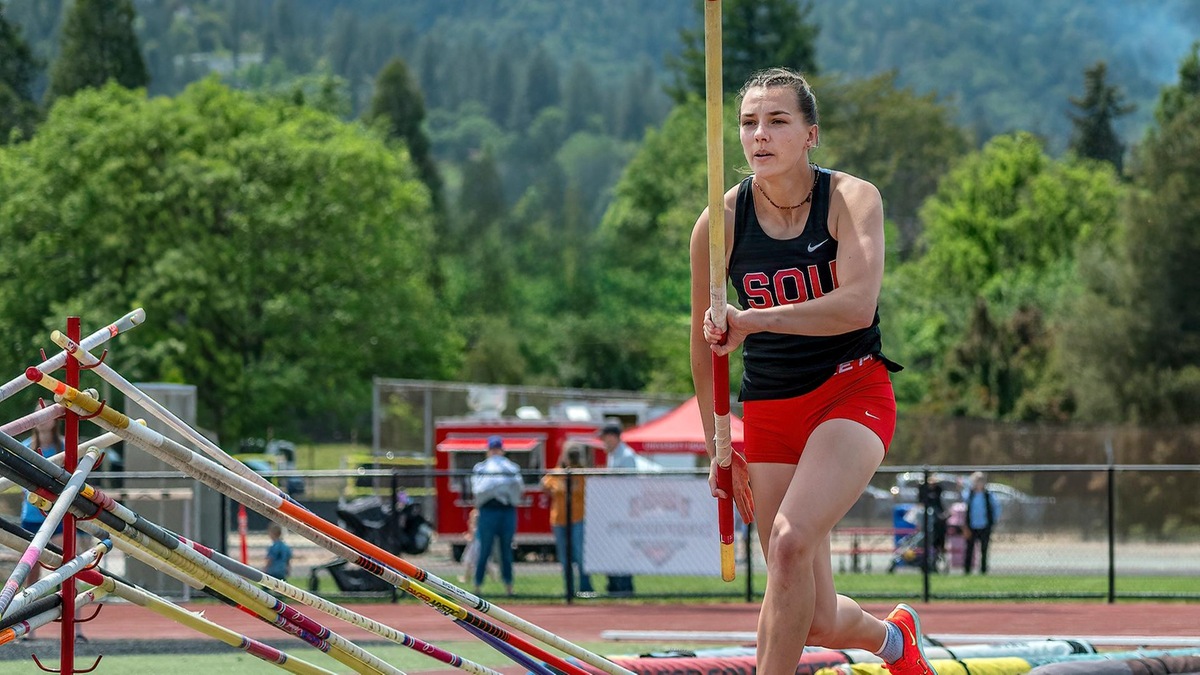 Sydney Perkins Lands New PR for Women's Outdoor Field Athlete of the Week