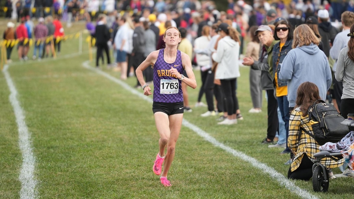 Grace Steinmetz set a school- and course-record at Dordt's Holiday Inn Express Classic, Oct. 11.