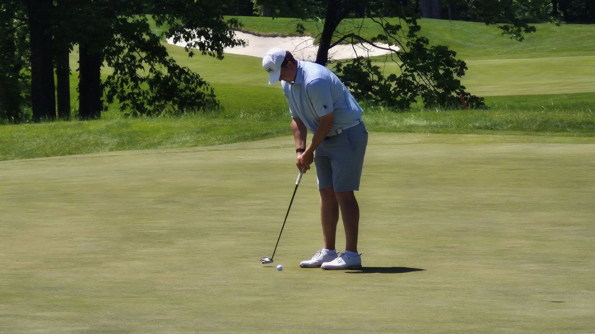 Bernhard Koster putting.