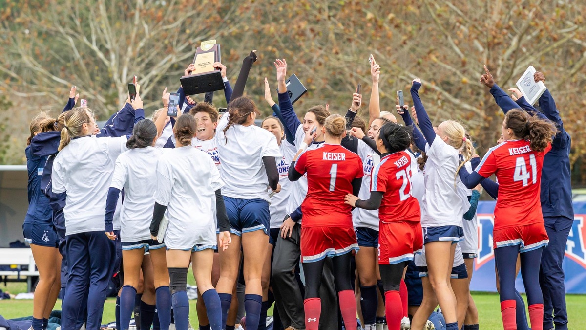 The Seahawks Head into the Postseason on Top of the Women’s Soccer Coaches’ Top 25 Poll